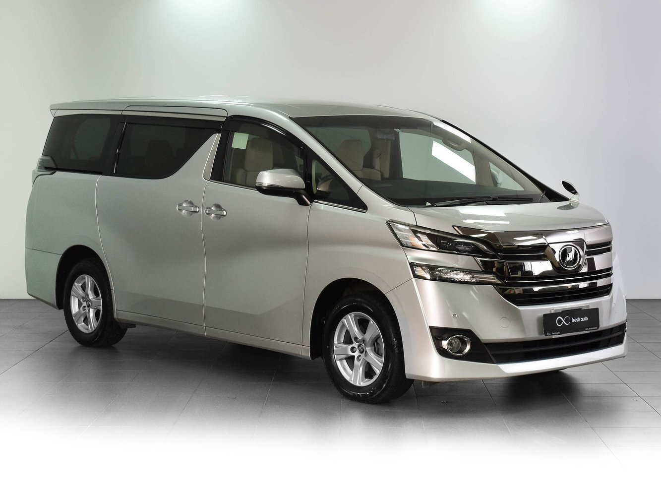 Минивэн ставропольский. Тойота Веллфайр 2020. Nissan Serena 2017. Toyota Vellfire 2021. Тойота Веллфайр 2021.