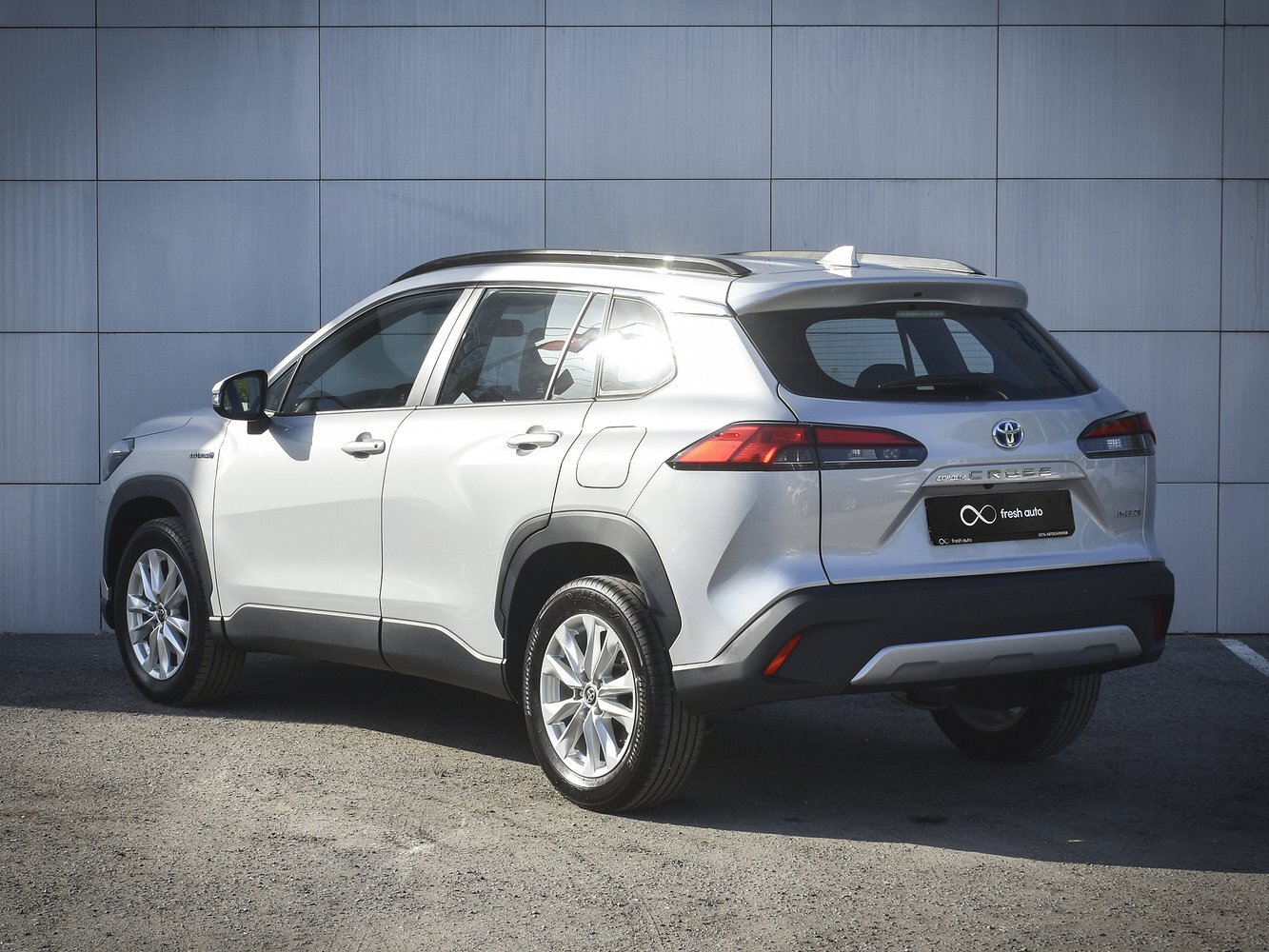 Тойота королла кросс 2022 гибрид. Hyundai creta обвес. Королла кросс авито. Isuzu mu-x 2022. Тойота королла кросс 2022 на белом фоне.