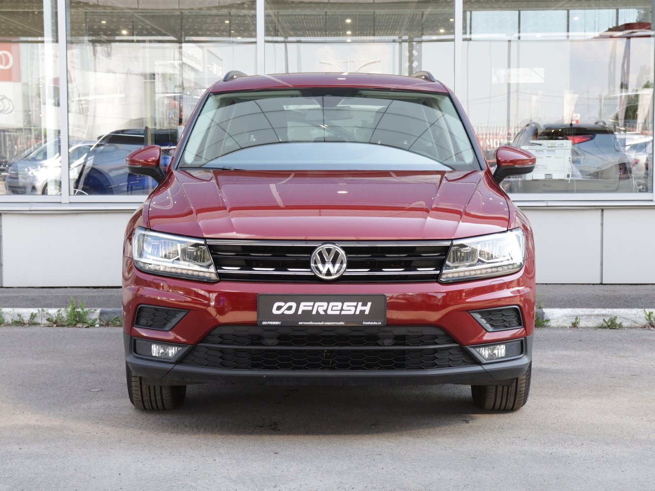 Volkswagen Tiguan 2020 красный