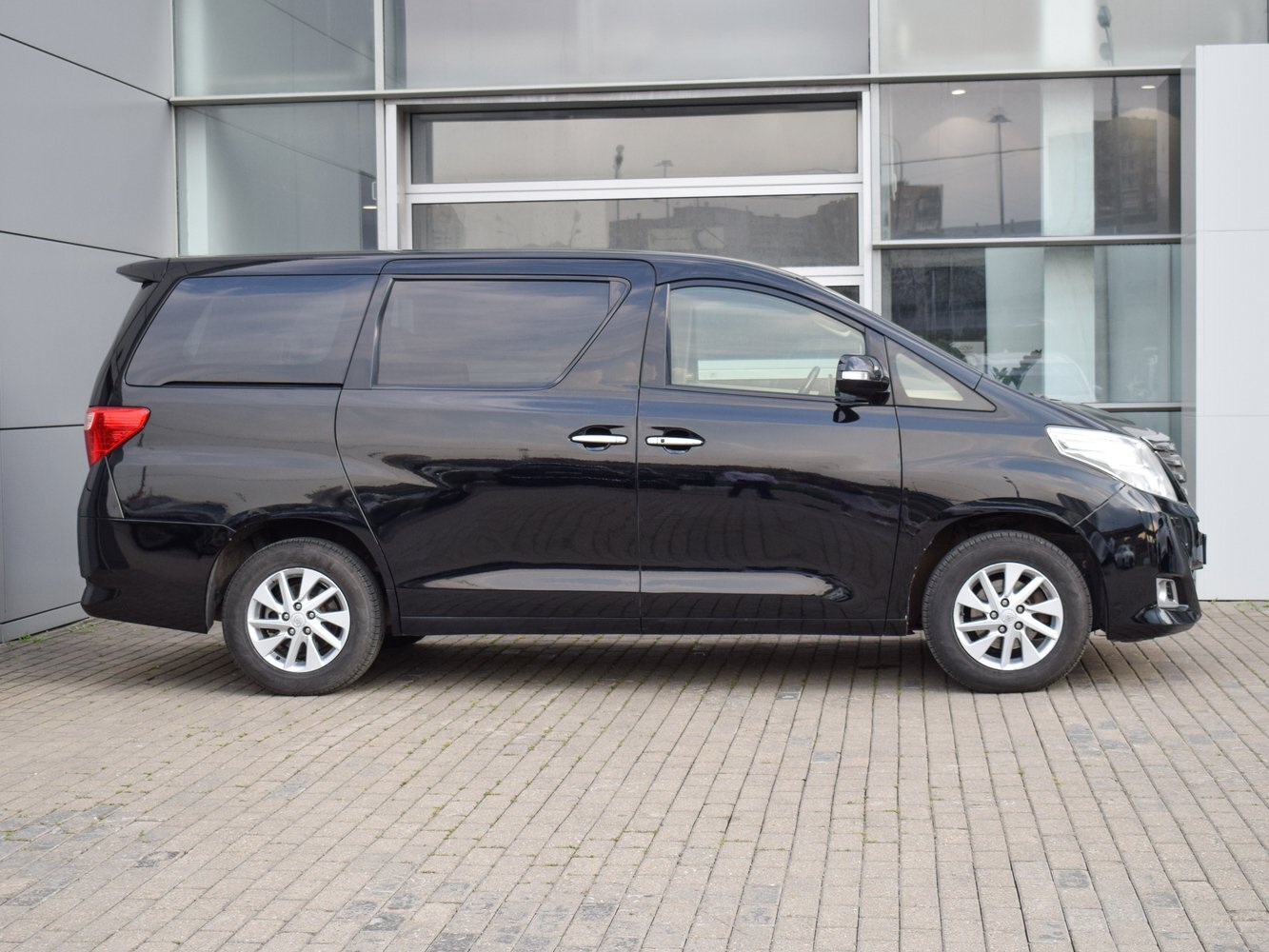 Toyota Alphard 2012