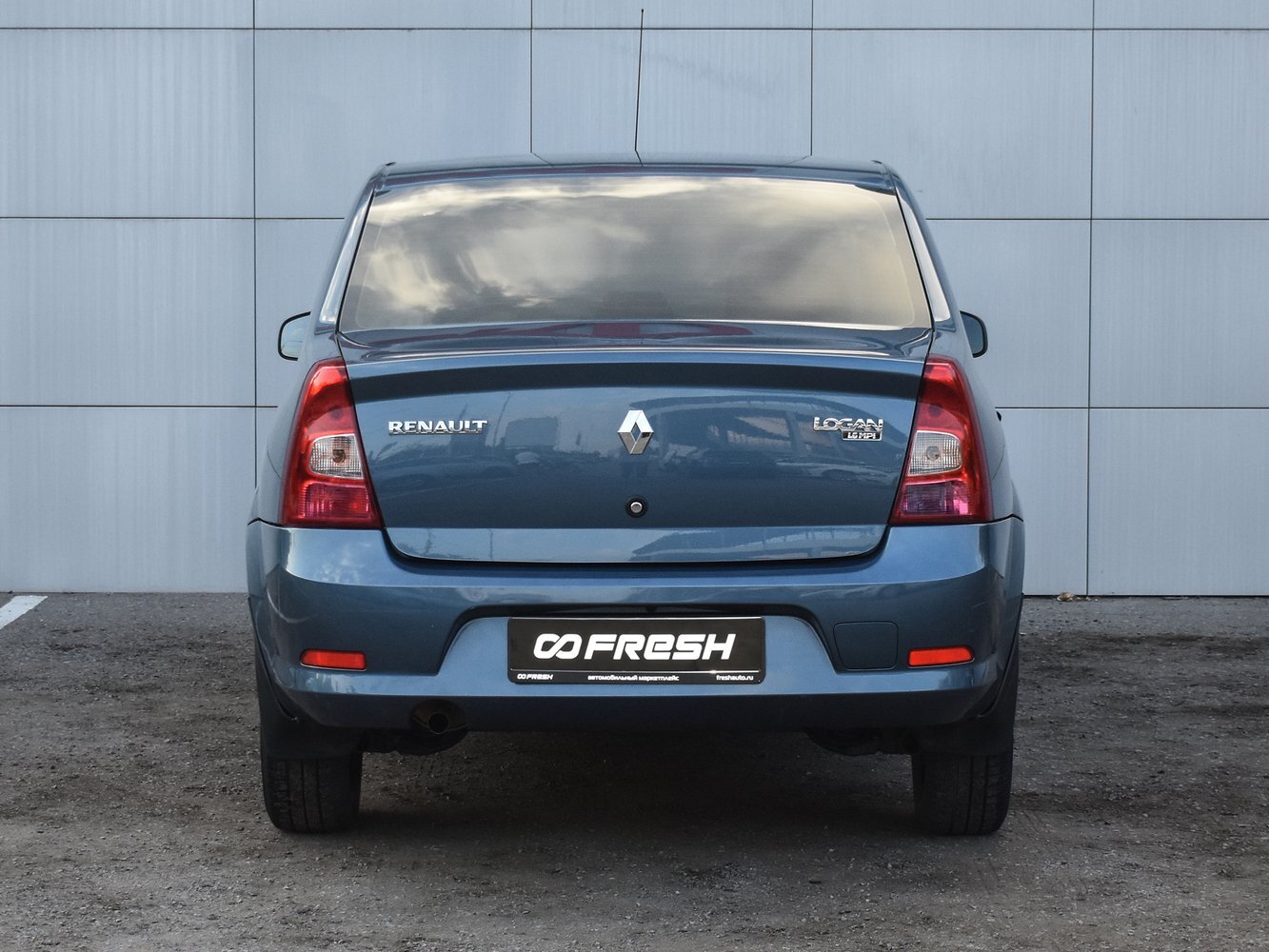 Рено логан 1 зад. Hyundai getz gls 1.4, 2007 год. hyundai getz gls 1,4 06 год рестайлинг. рено логан 1 рестайлинг бежевый с черными бамперами.