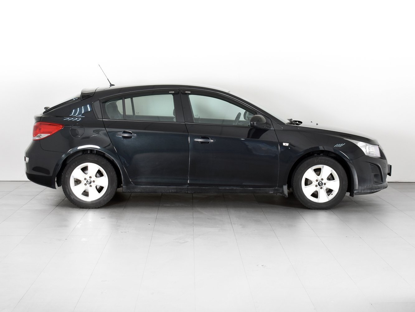 Chevrolet Cruze 2013 с боку