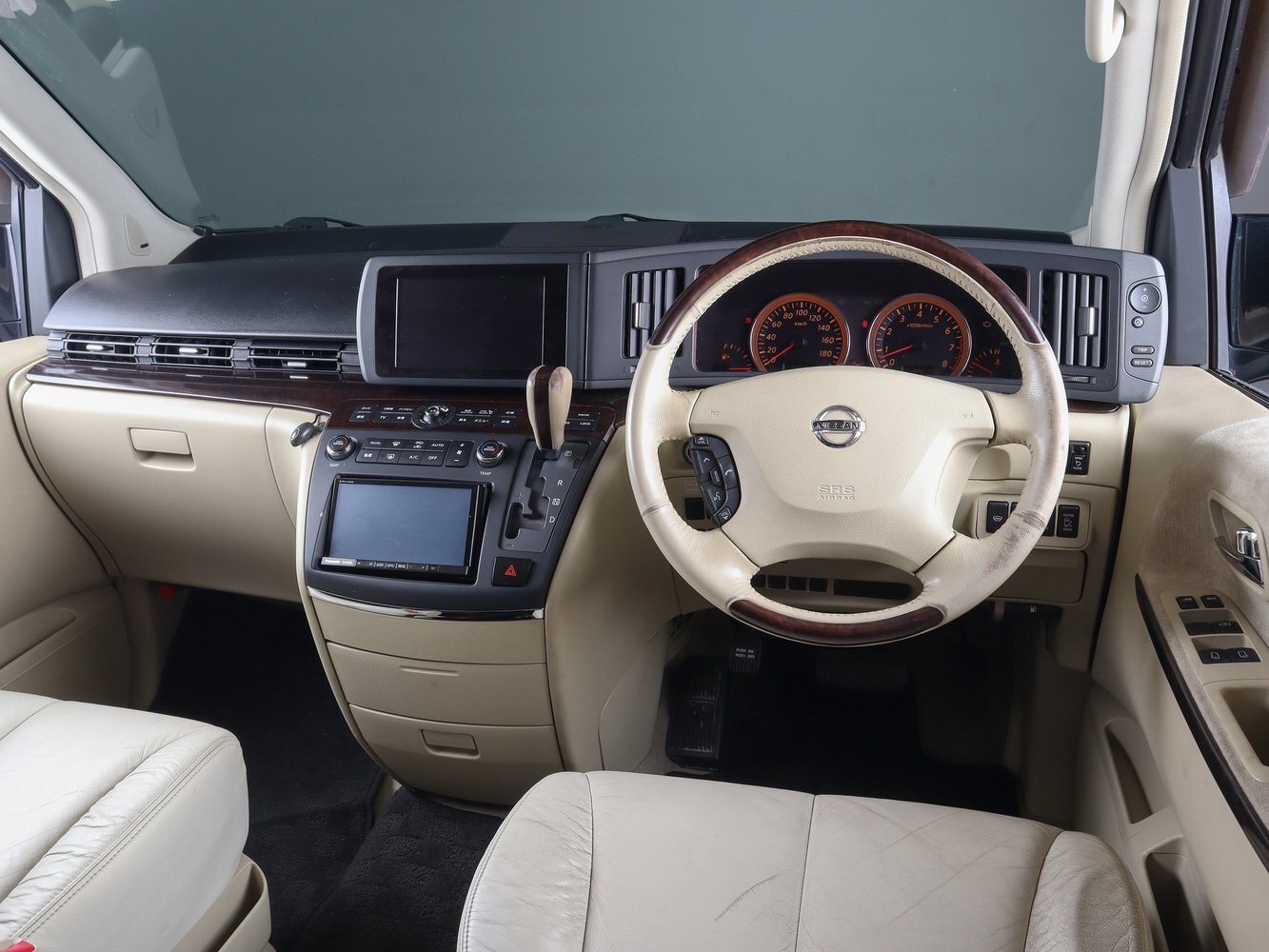 Nissan Elgrand 2004