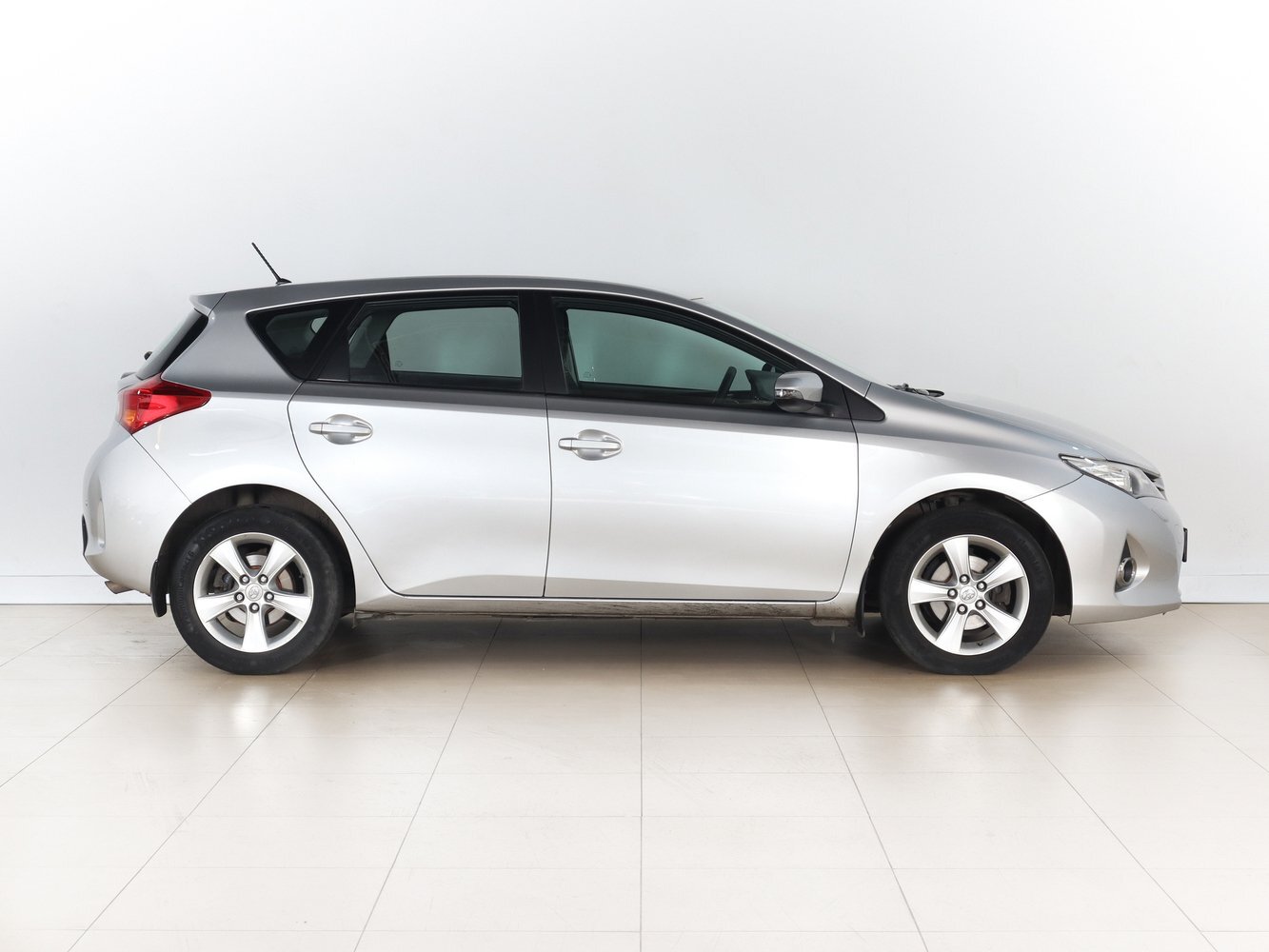 Toyota Auris 2013 зад