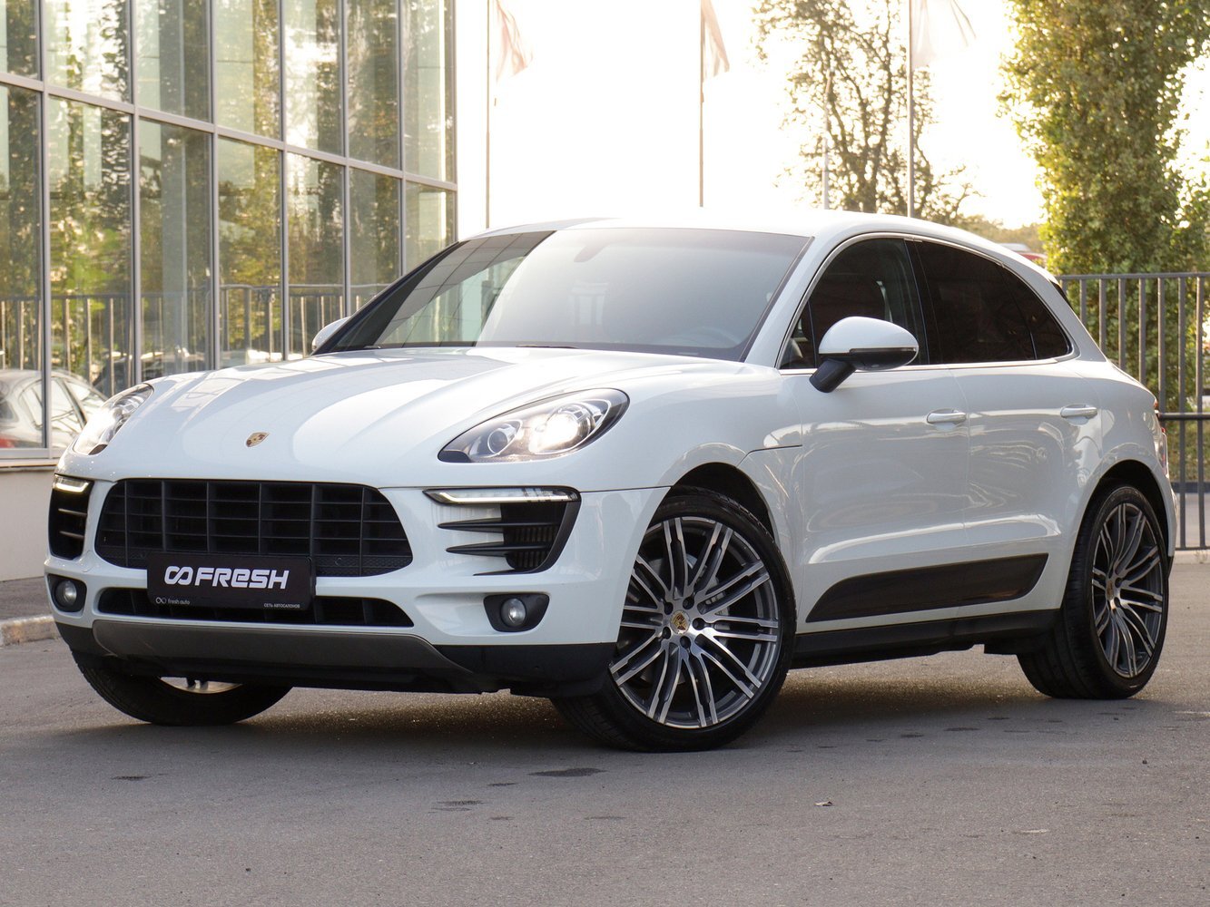 Р‘РµР»С‹Р№ Porsche Macan s 2014