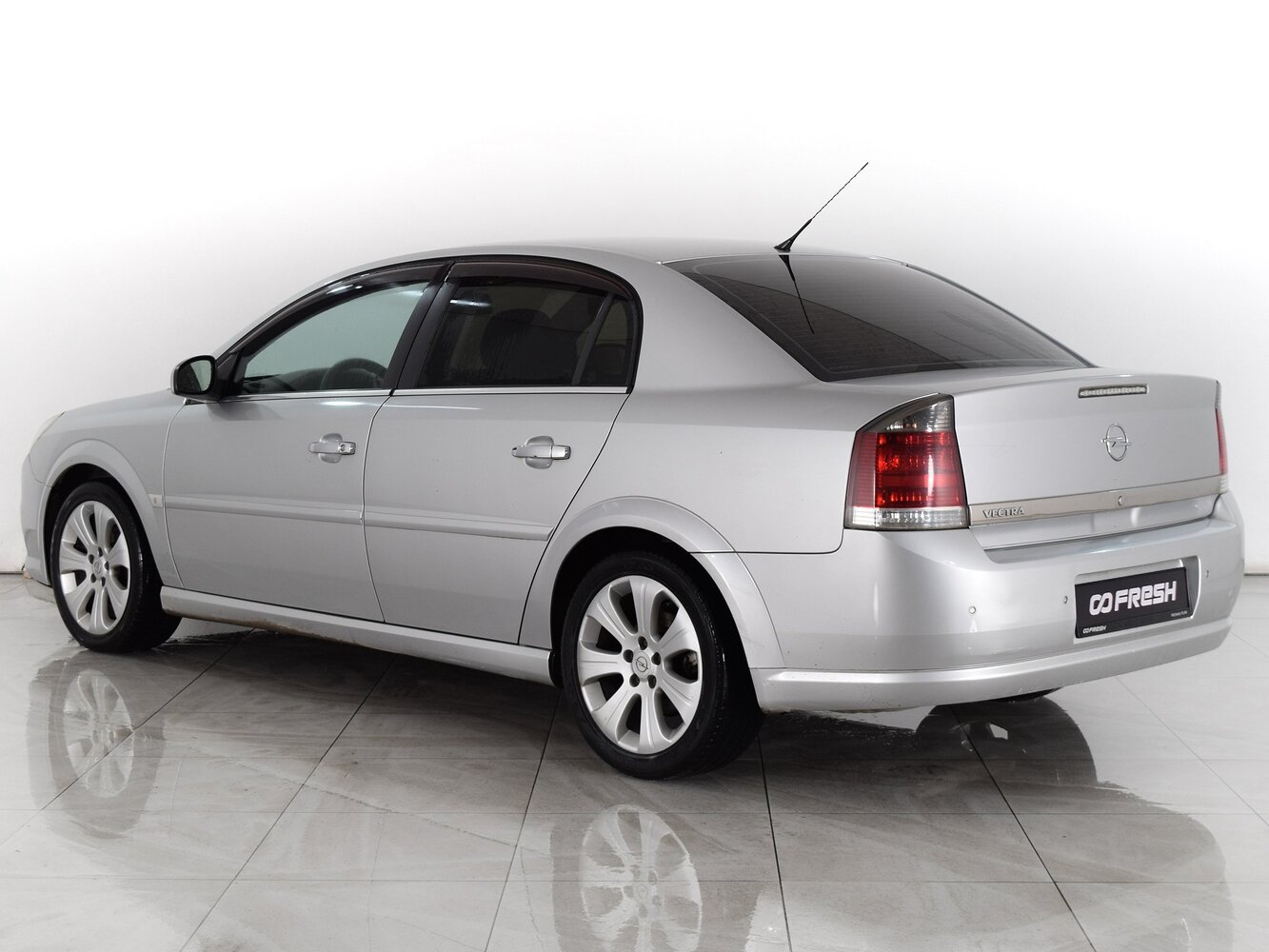 Опель вектра с 1.8 робот. Opel Vectra c с 2006 г.в. Рестайлинг белый фон.