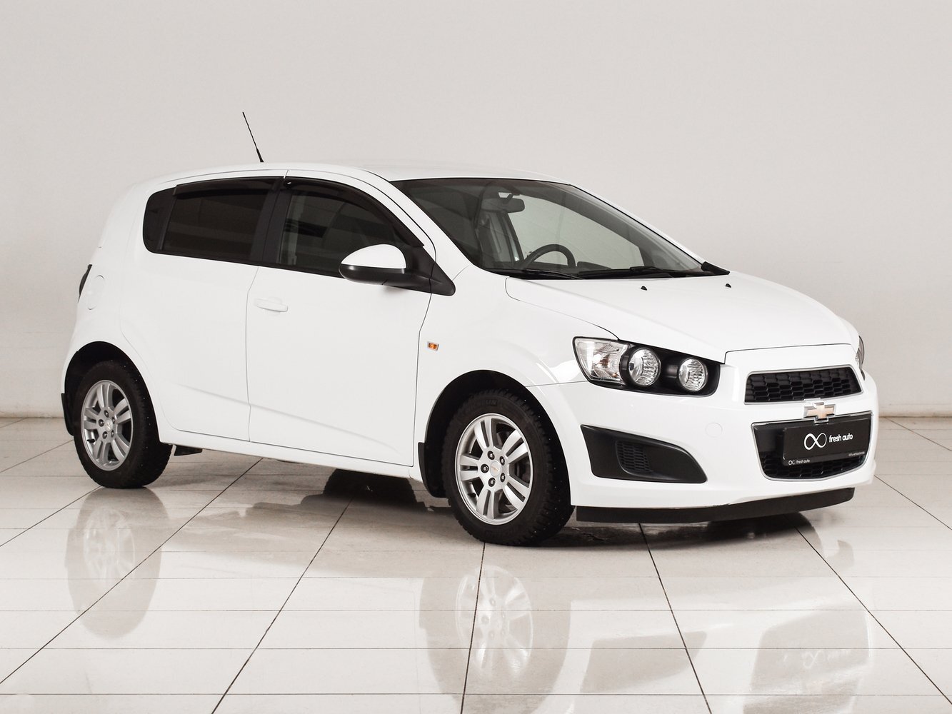 Chevrolet aveo белый