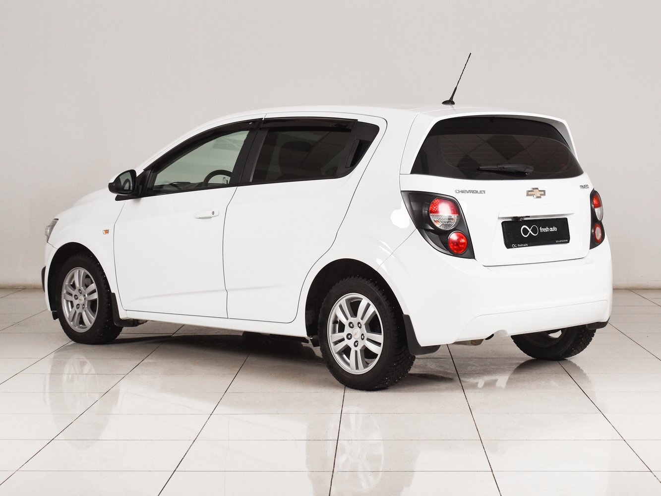 Chevrolet aveo белый