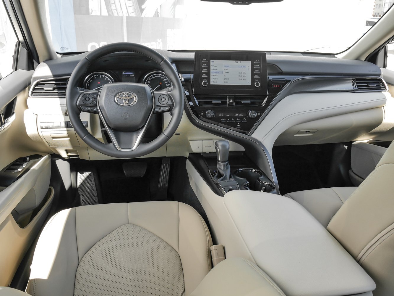 Toyota Camry с пробегом 32 км | Купить б/у Toyota Camry 2022 года в Москве  | Fresh Auto