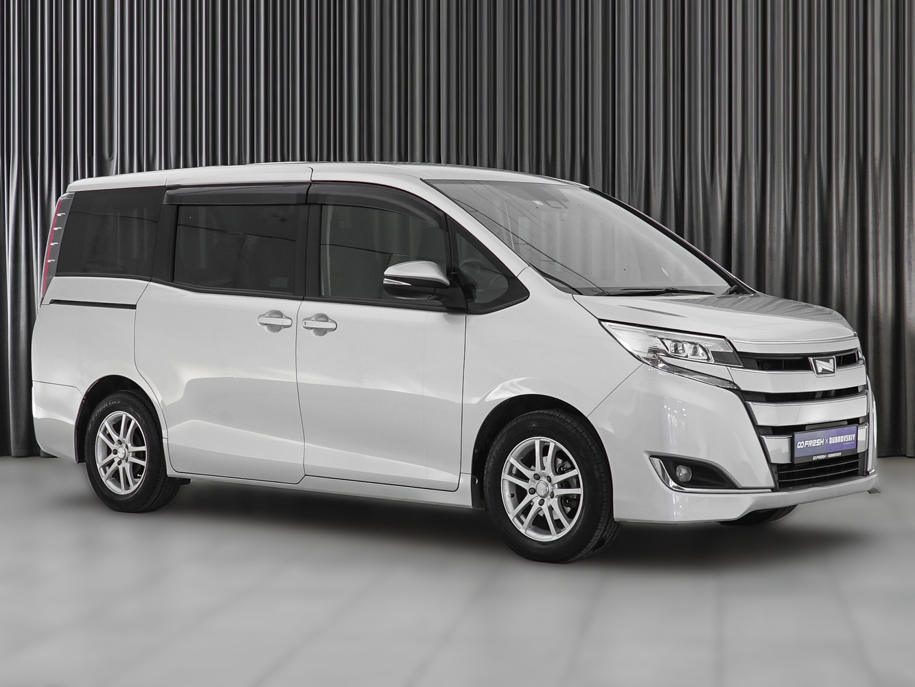 Toyota Noah с пробегом 103747 км | Купить б/у Toyota Noah 2018 года в  Москве | Fresh Auto