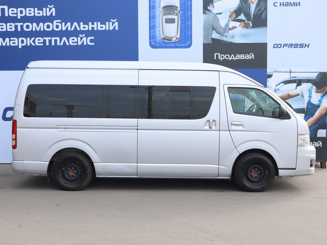 Toyota HiAce с пробегом 343296 км | Купить б/у Toyota HiAce 2013 года в  Москве | Fresh Auto