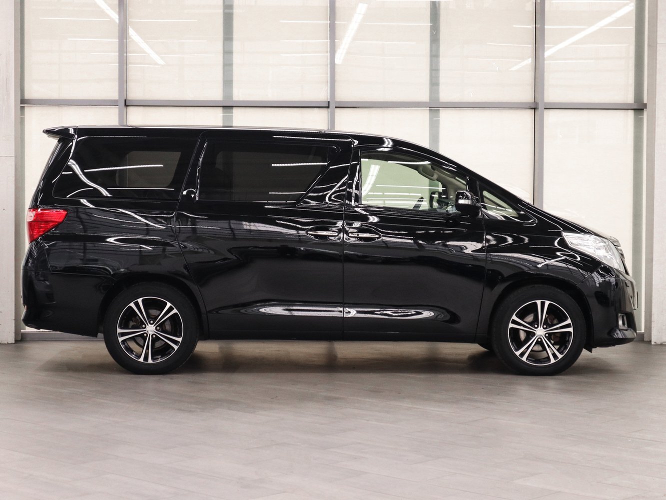 Toyota Alphard с пробегом 178980 км | Купить б/у Toyota Alphard 2012 года в  Москве | Fresh Auto