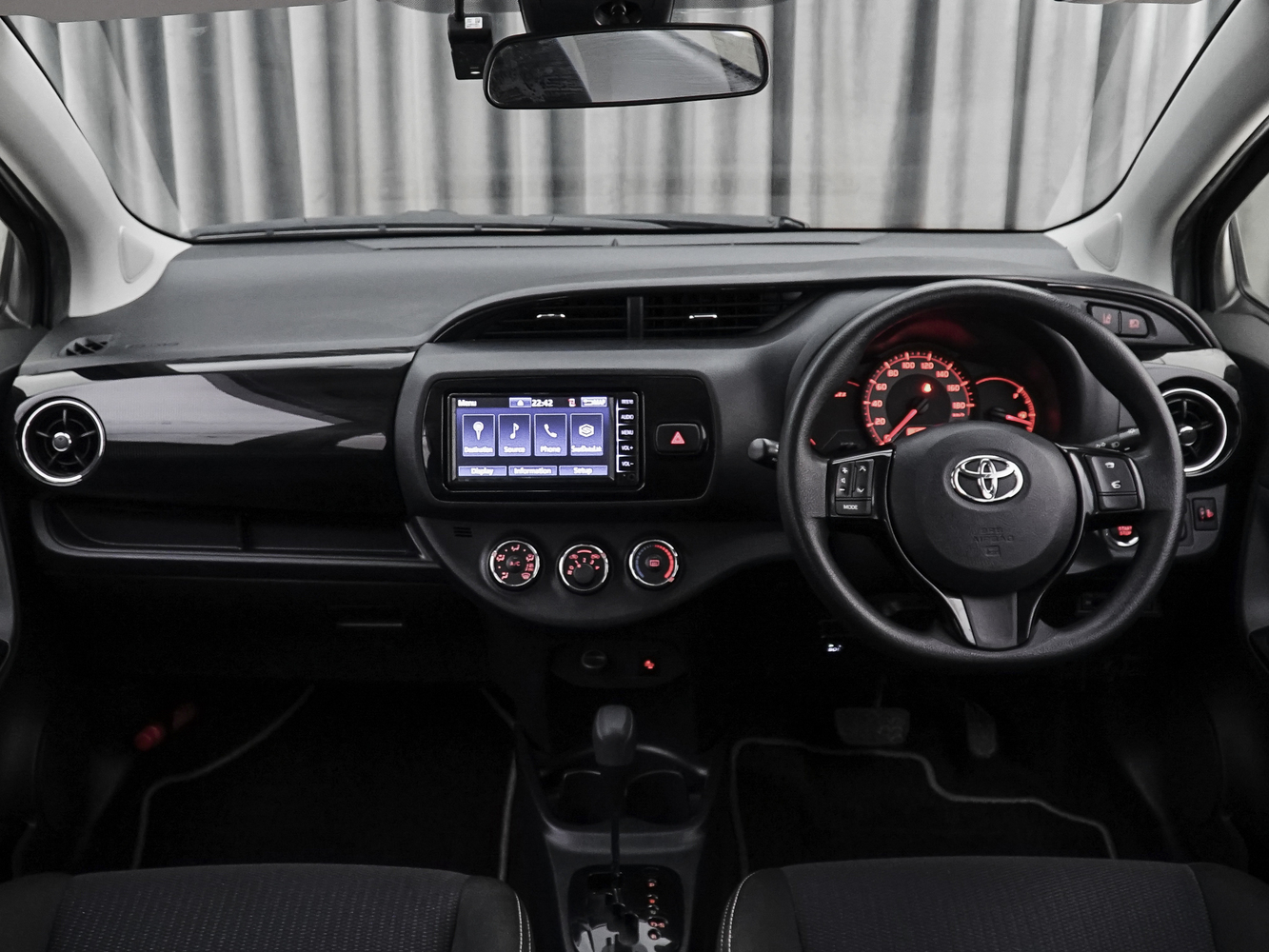 Toyota Vitz с пробегом 71859 км | Купить б/у Toyota Vitz 2018 года в Москве  | Fresh Auto