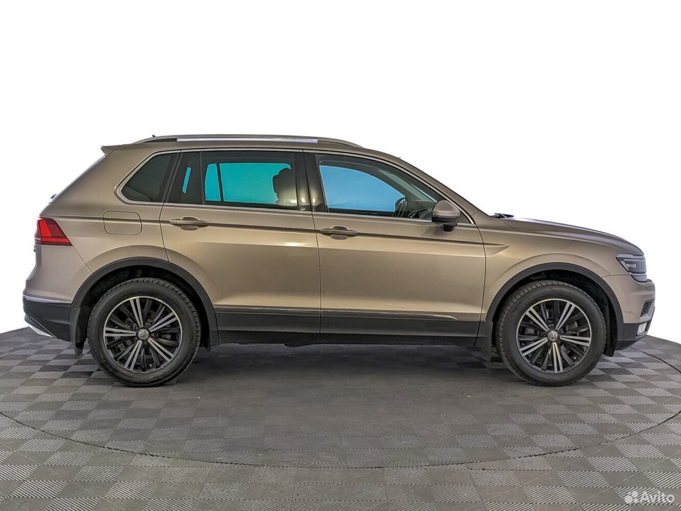 Volkswagen Tiguan с пробегом 105691 км | Купить б/у Volkswagen Tiguan 2018  года в Москве | Fresh Auto