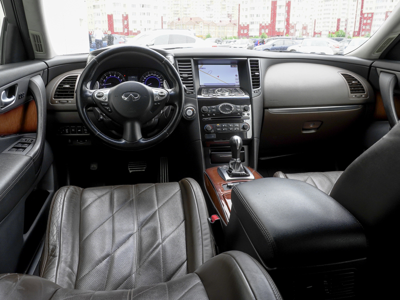 Infiniti QX70