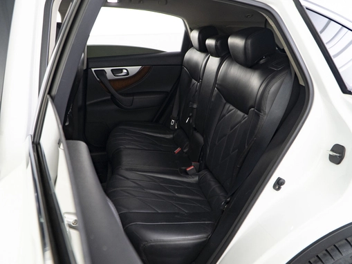 Infiniti QX70