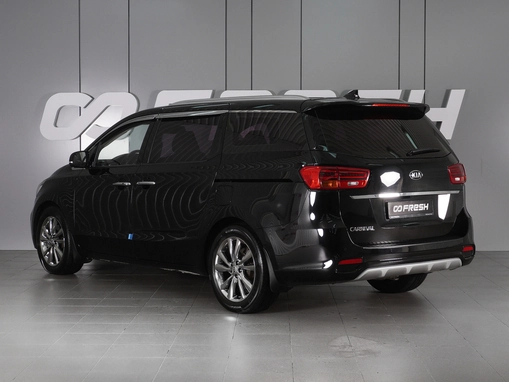 Kia Carnival