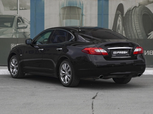 Infiniti M