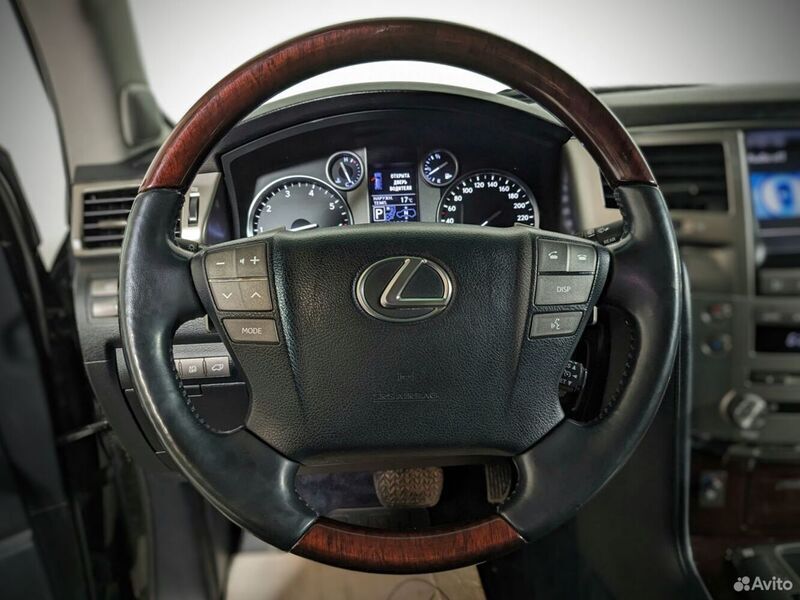 Lexus LX